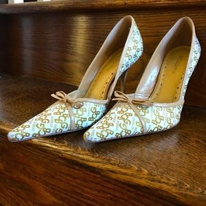 Wow! 👠 BCBG Stilettos